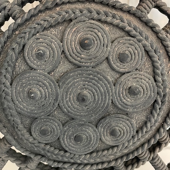 Decor - Picture 2 of 3